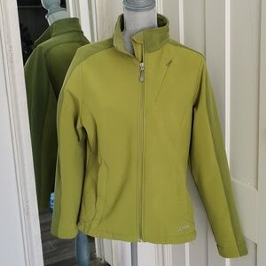 L. L. Bean green women's jacket. Size large. EUC